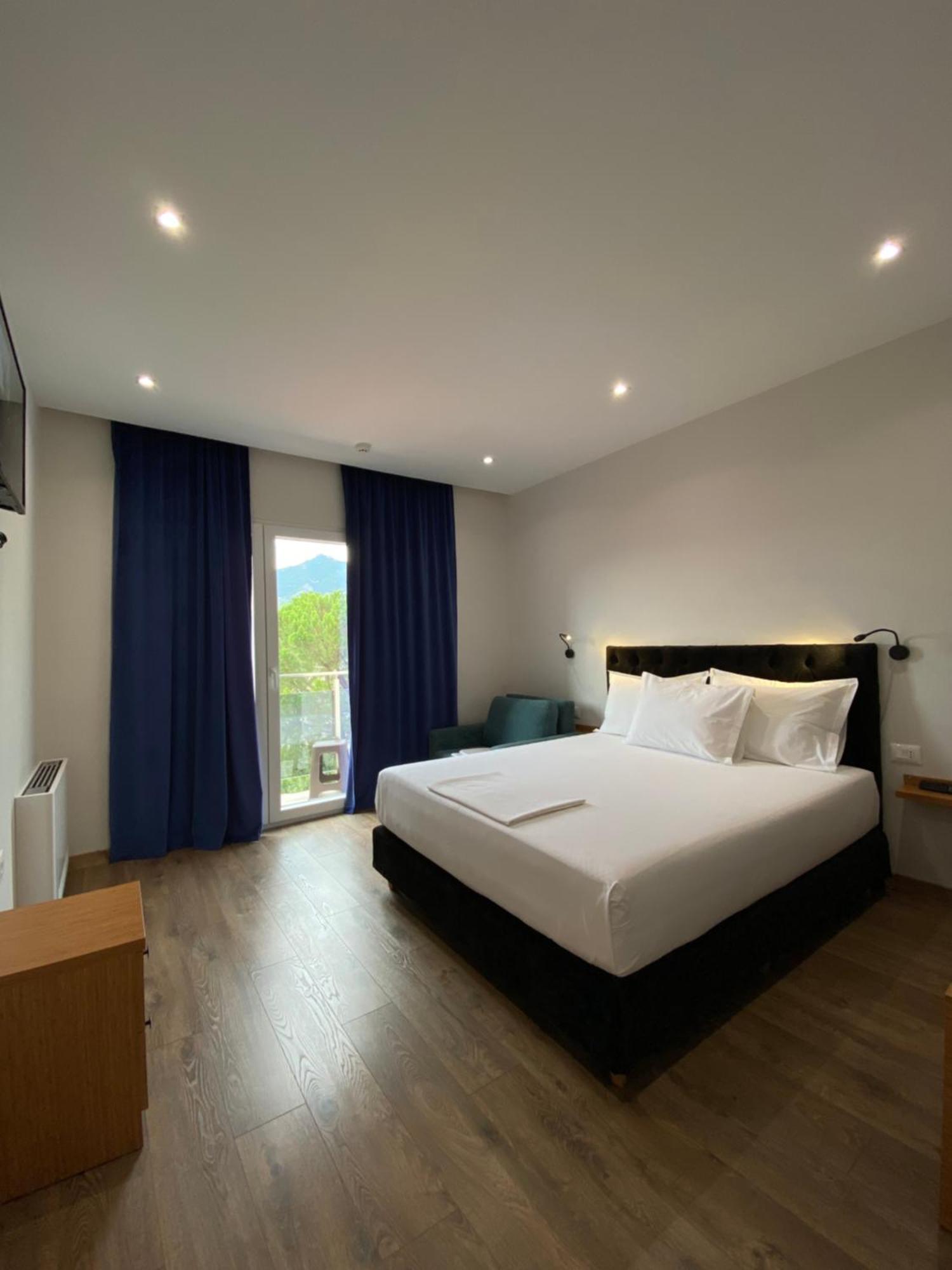 Merly Hotel Përmet Buitenkant foto