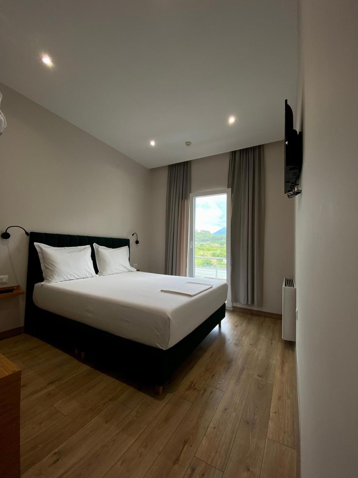 Merly Hotel Përmet Buitenkant foto